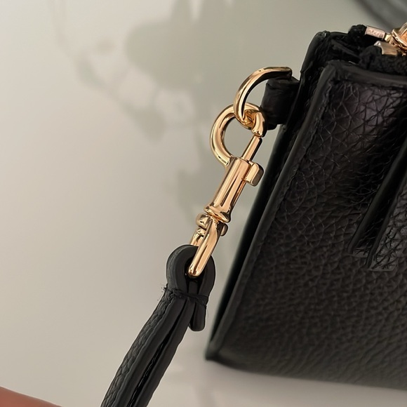 New, authentic Tory Burch chelsea wristlet - Picture 6 of 14